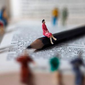 Logo de l'activitat Escriptura creativa: de la paraula a la creació literària 